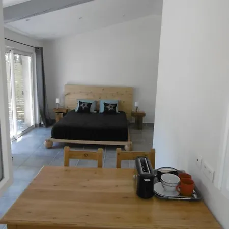 Guest house Pied A Terre Au Coeur Du Luberon, Provence Viens